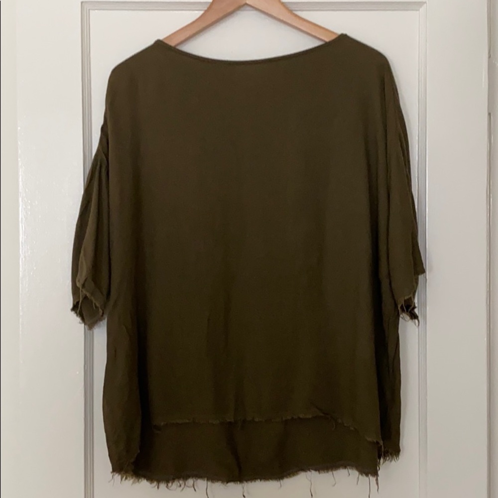 Black Crane raw edge tee